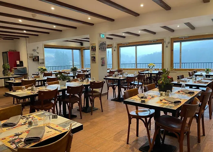 Bar Restaurant Des Voyageurs Hotel Le Falgoux