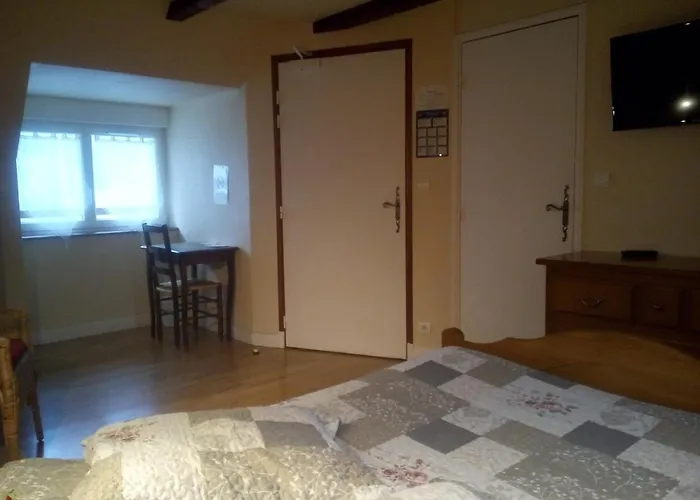 Bar Restaurant Des Voyageurs Hotel Le Falgoux